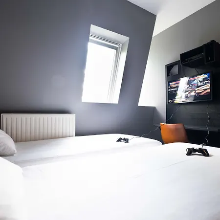 Otel The Arcade 3*
