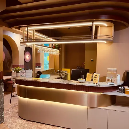 Hotel De Pijp 3*